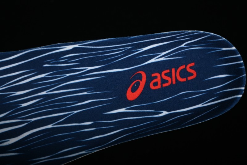 Asics Gel-Kayano 31 Running Shoes with Enhanced Cushioning and Breathable Design - 1011B950-400