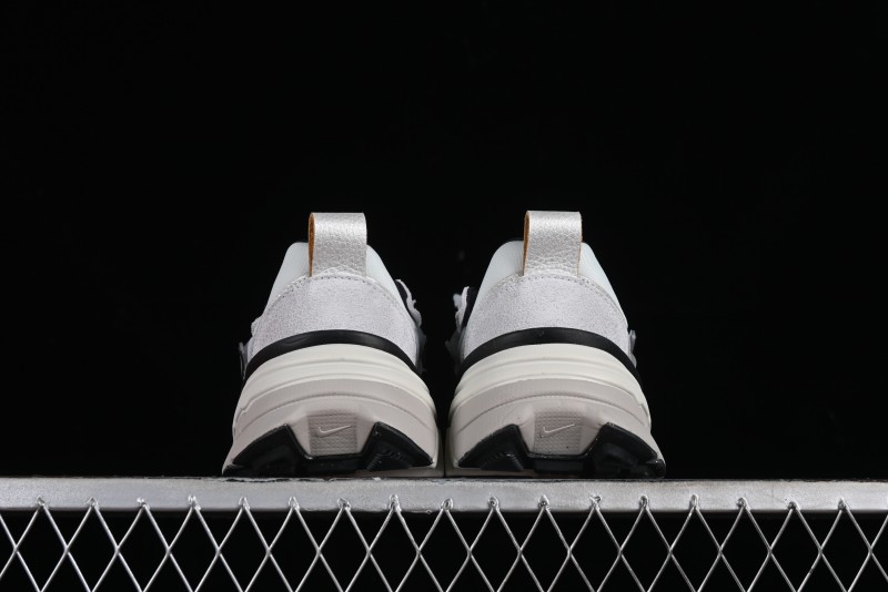 Nike Runtekk Run Retro Low-Top Running Shoes with Cushlon Midsole and Anti-Slip Design - FN6703-002