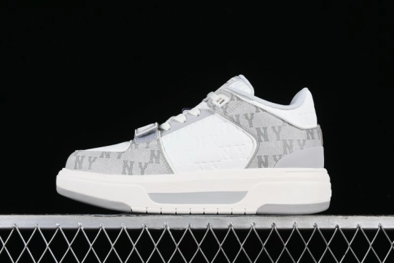 MLB Chunky Liner New York Yankees Sneakers with Lightweight Thick Sole and Hook Loop Closure - 3ASXCMM4N50GRS