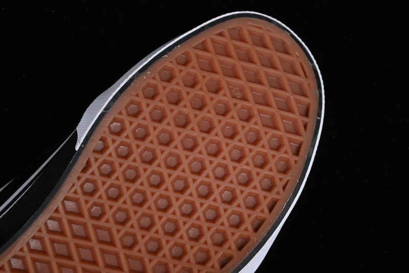 Vans Classics Knu Skool Retro Skate Shoes with Enlarged Toe and Thickened Tongue - VN0009QCWBL
