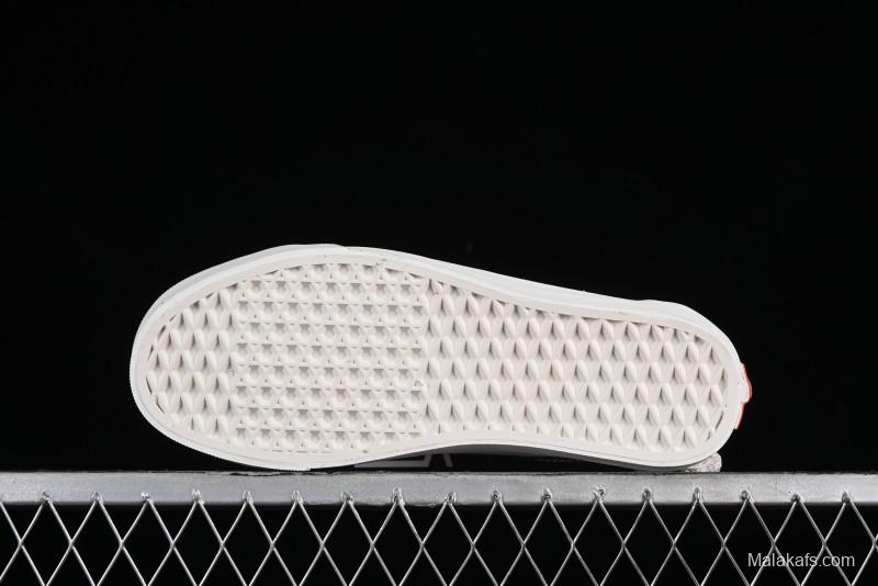 Vans Old Skool Reissue 136 Low-Top Skate Shoes with Detachable Cushioned Insole - VN000MT6KIG