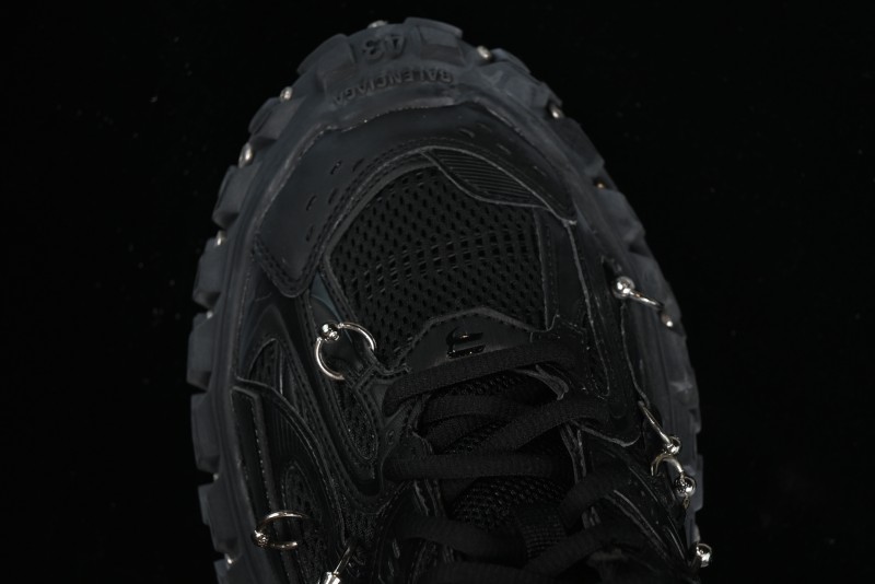 Balenciaga Defender Rubber Platform Sneakers Low-Top Combat Outdoor Shoes with Studded Design and Exaggerated Tire Tread Sole - W2RAG1081