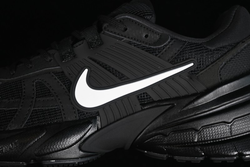 Nike Runtekk Run Retro Low-Top Running Shoes with Cushlon Midsole and Anti-Slip Design - HQ1582-001