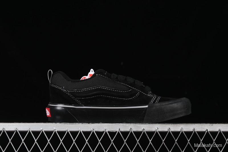 Vans Knu Skool Low Top Retro Casual Vulcanized Slip-On Shoes in Black - VN000CRPBMA
