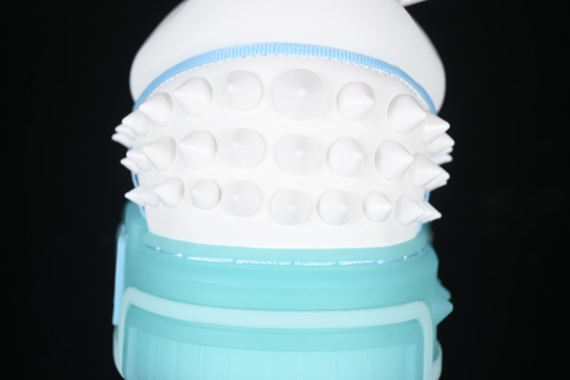 Christian Louboutin Funnyto Flat Comfortable Fashion Low-Top Sneakers with Raw Ice Blue Sole - X.D4
