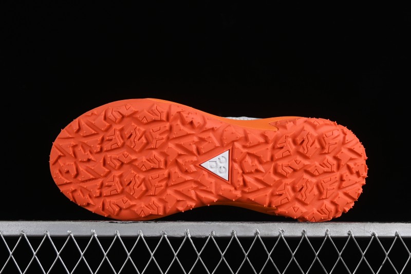 Nike ACG Mountain Fly 2 Low GTX SE Outdoor Hiking Shoes with GORE-TEX and React Foam - DV7903-100
