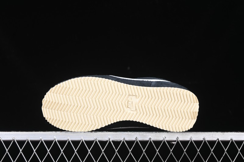 Nike Classic Cortez Leather Retro Running Shoes - FJ2530-001