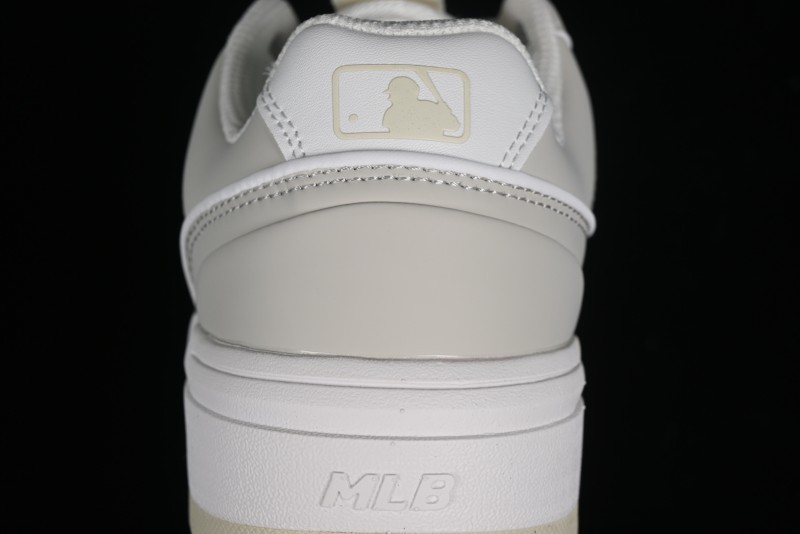 MLB Chunky Liner New York Yankees Lightweight Platform Sneakers with 6cm Height Increase - 3ASXCLB3N50IVS