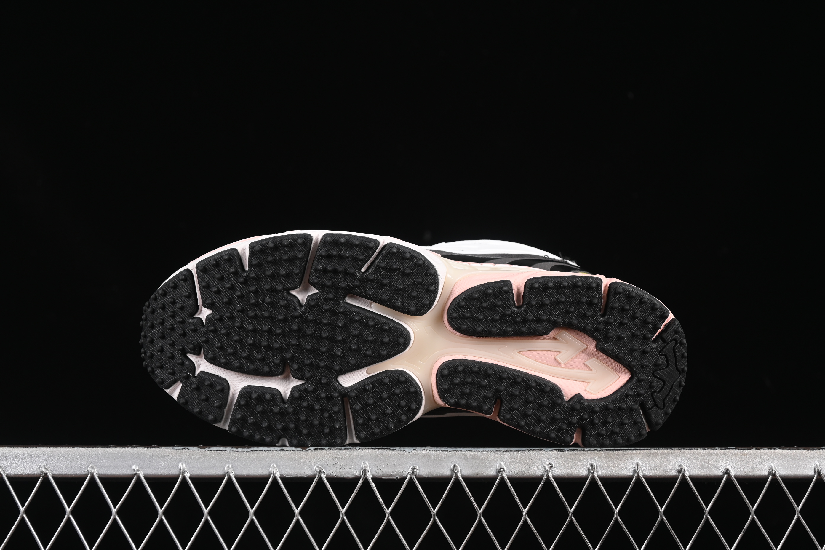 Off-White Be Right Low-Top Lifestyle Sneakers in Silver Pink - C.D4