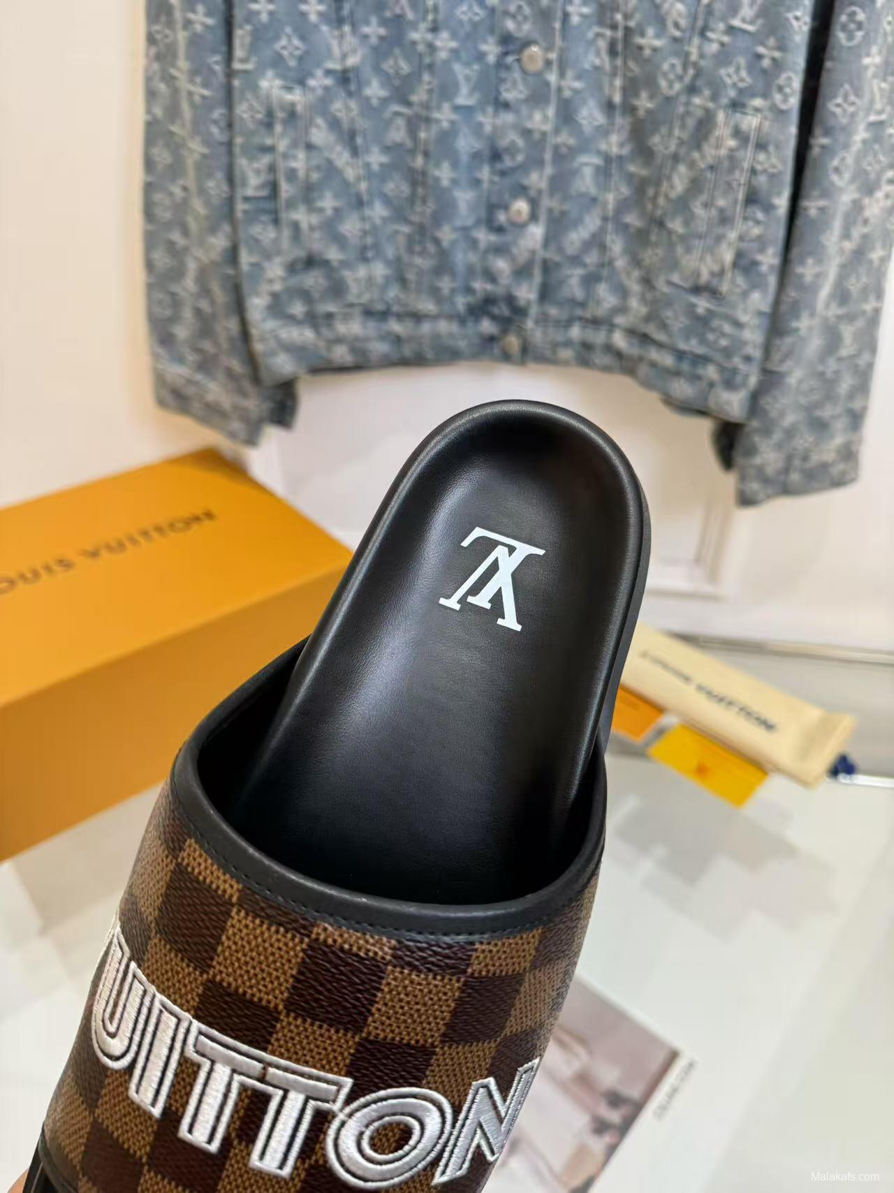 2025 LV Brown Canvas Slippers