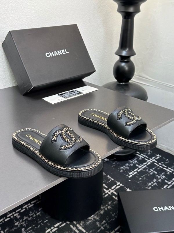 2025 Women Chanel Black Leather Slippers Chain Detail LY00320