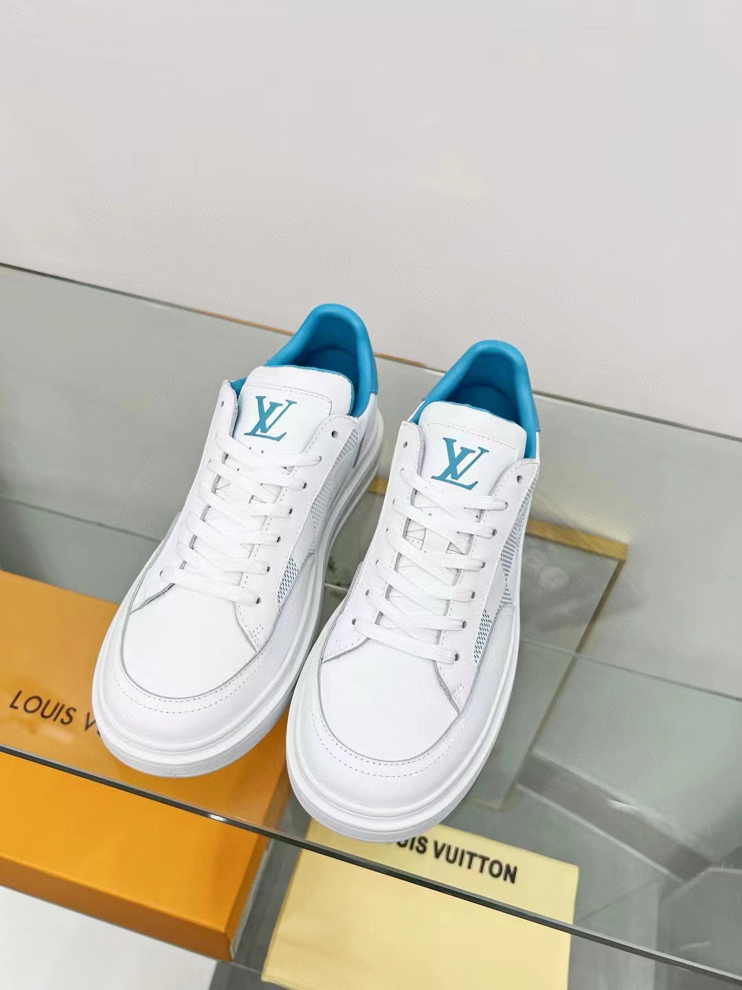 2024 Unisex Louis Vuitton White Blue Leather Sneakers Maxi Damier MJ00330