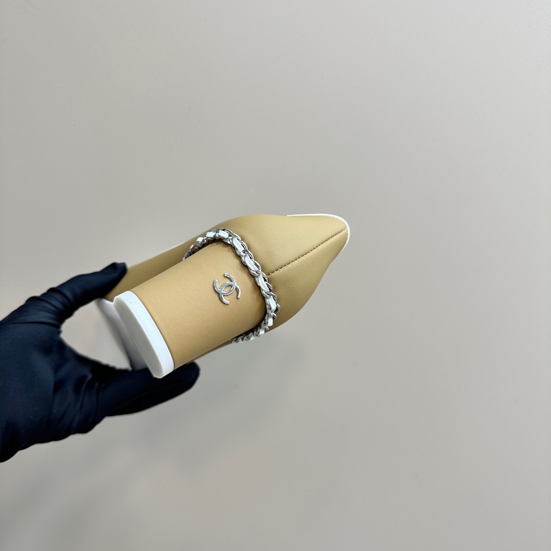 2025 Women Chanel Beige White Leather Pumps Chain Detail