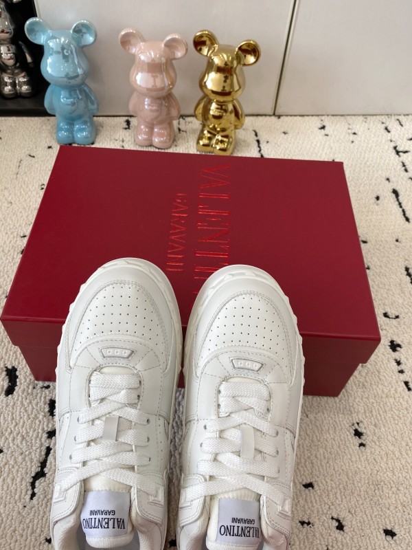 2025 Women Valentino White Leather Platform Sneakers LY00340