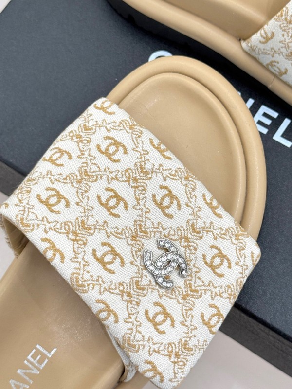 2025 Slippers Chanel Beige White Canvas Slippers