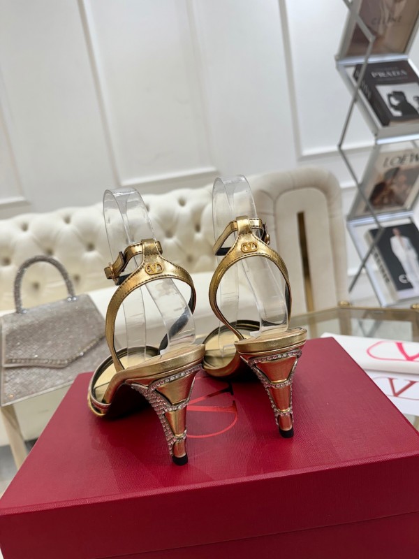 2025 Women Valentino Gold Leather Sandals LY00310