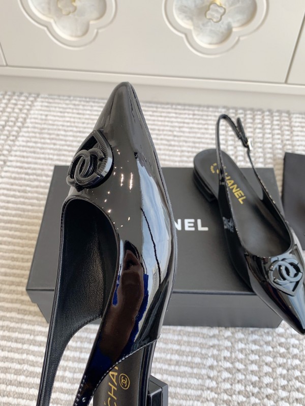 2025 Women Chanel Black Patent Leather Slingback Pumps KFY00300