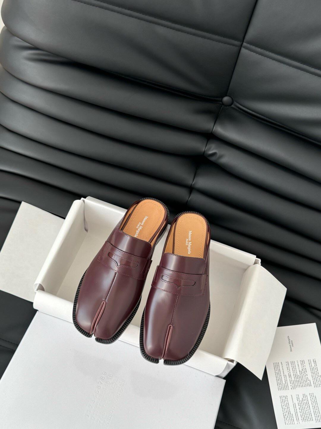 2025 Women MM6 Brown Leather Tabi Loafers