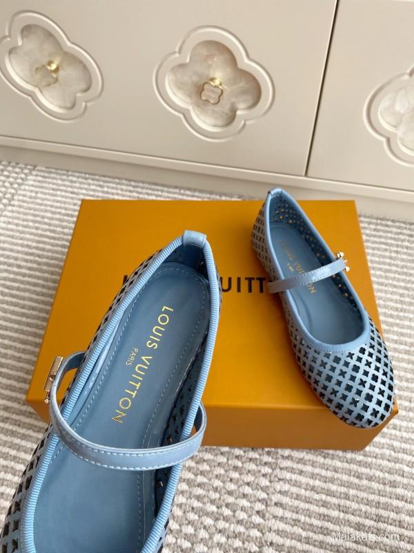 2025 Women Louis Vuitton Light Blue Patent Leather Mary Jane Flats KFY00310