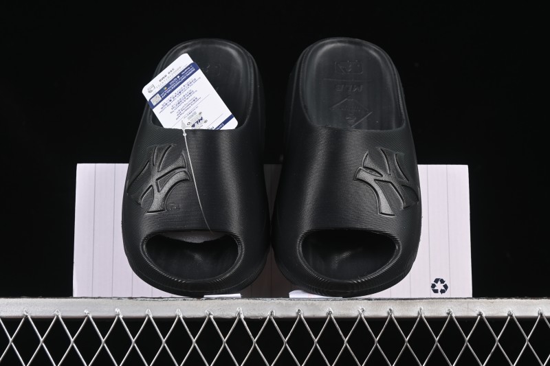 New York Yankees MLB Skipper Slide Summer Casual Sandals - 3ALPS015350BKS
