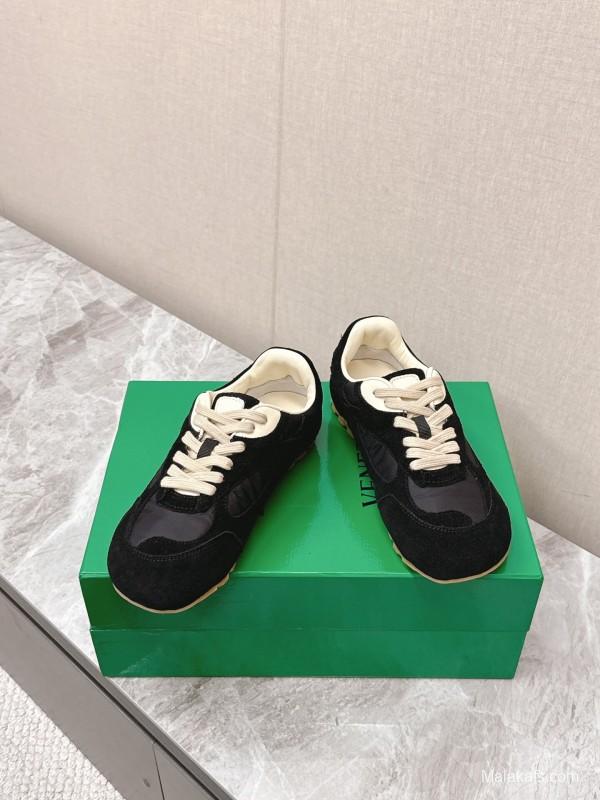 2025 Unisex Bottega Veneta Black Nylon Suede Sneakers KFY00290