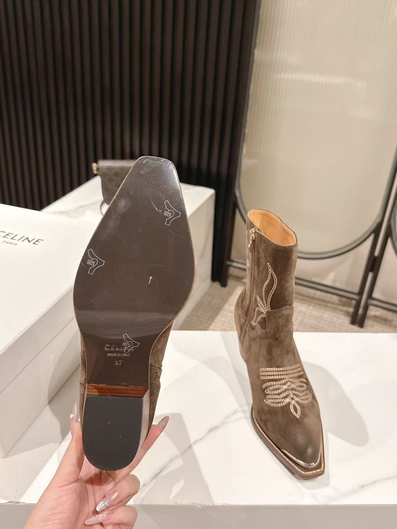 CELINE Fall/Winter 2025 Retro Fashion Ankle Boots - LY00440