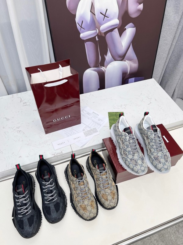 Gucci 2025/SS 2.0 Sneakers with Retro-Futuristic Design and Reflective Stripes - LY00320