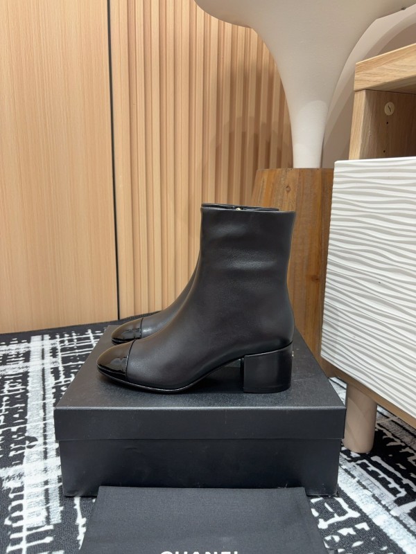 Chanel 2025/SS Patent Leather Block Heel Elastic Ankle Boots - LY00350