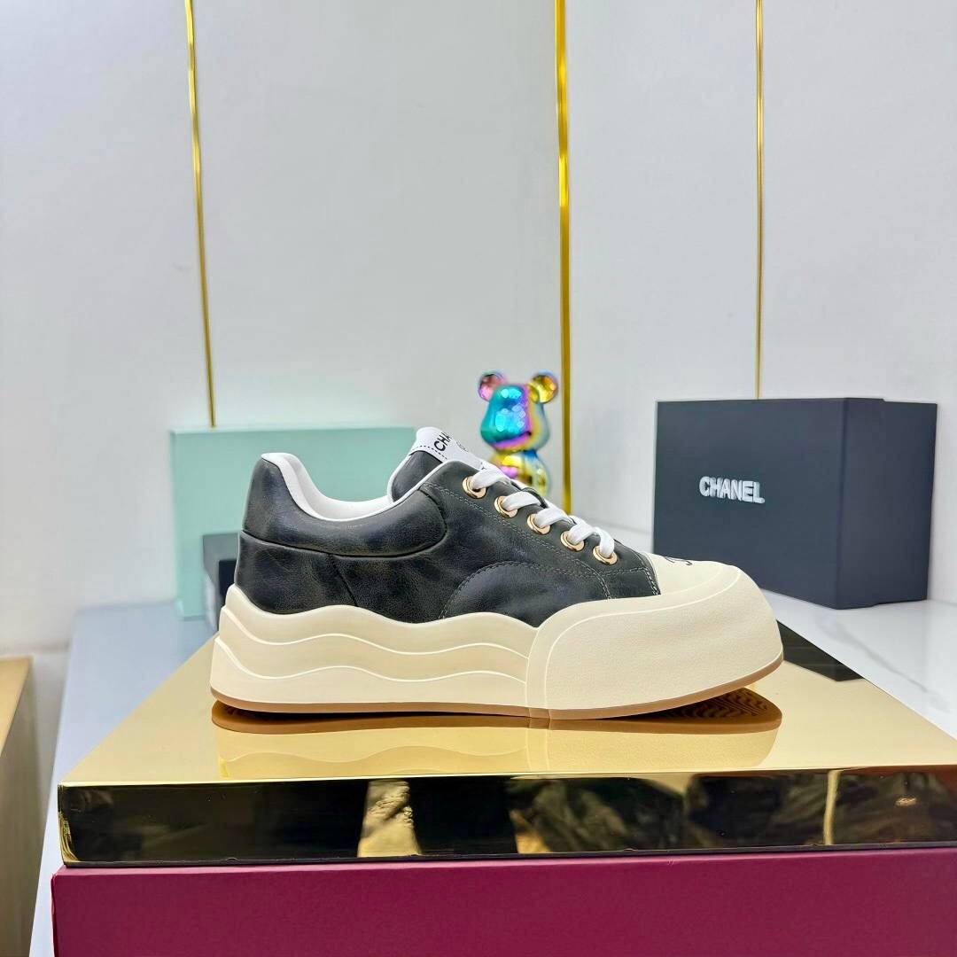 Chanel 2025/SS Small Fragrance Loafers Panda Shoes Original Calfskin - LY00310