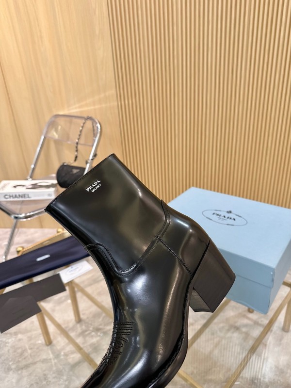 Prada Classic Pointed Toe Boots - L Y00330