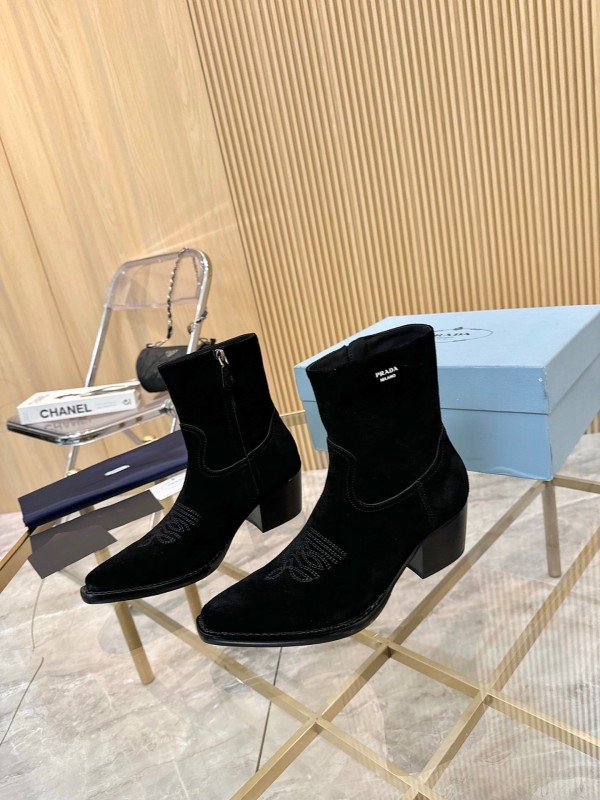 Prada Classic Pointed Boots 2025 SS Collection - L Y00330