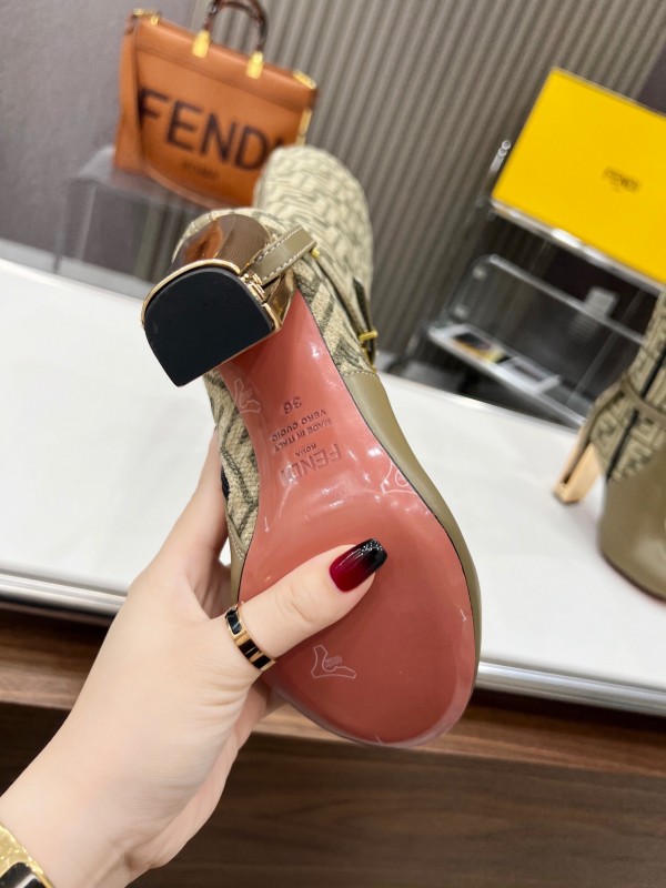 FENDI Delfina Round Toe Boots with FF Buckle - LY00
