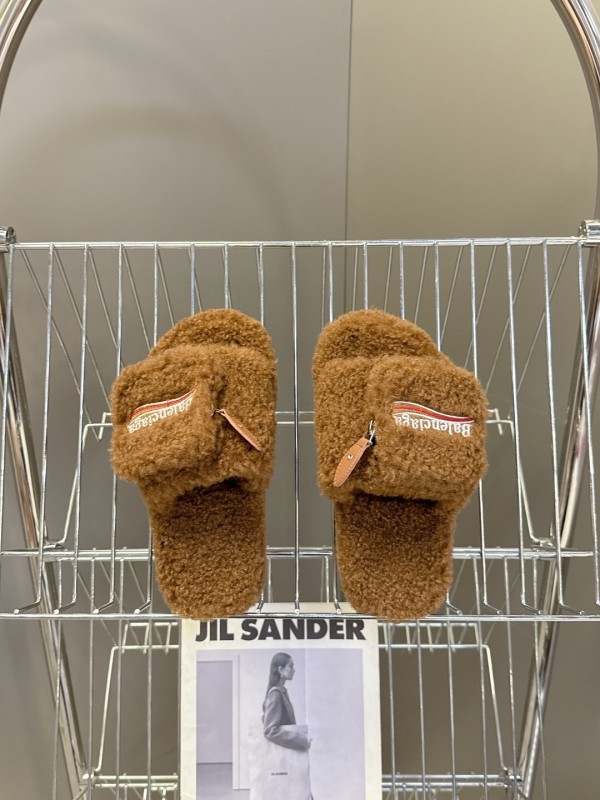 Balenciaga 2025/SS Couple Edition Cola Fur Slippers - KFY00230