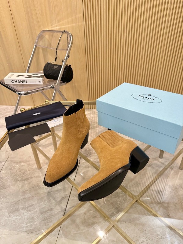 Prada Classic Pointed Toe Boots - L Y00310