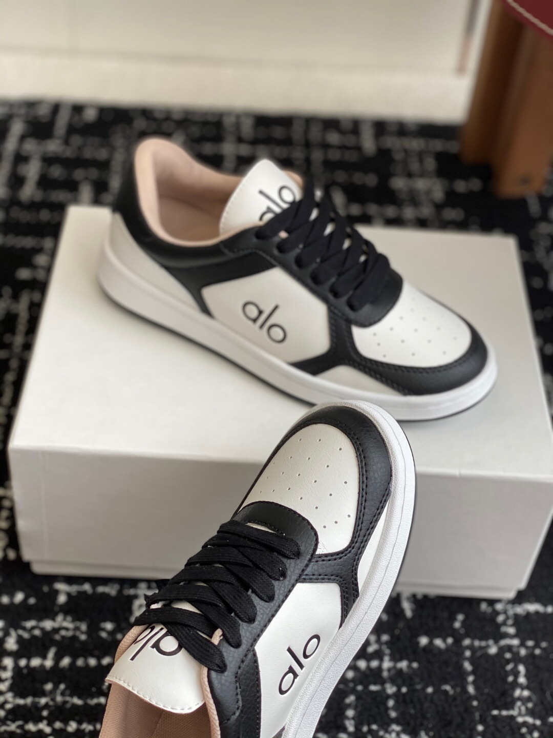 Alo 2025 SS Two-Tone White Sneakers Chunky Sole Comfort Casual - KFY00280