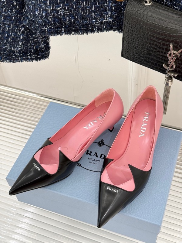 Prada 2025 SS Catwalk Pointed Toe Kitten Heel Single Shoes - KFY00310
