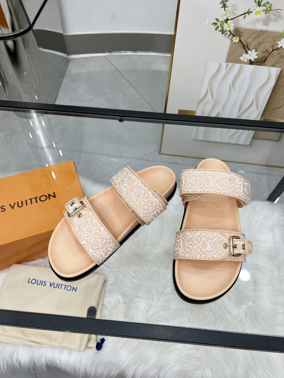 Louis Vuitton Spring/Summer 2025 New Slippers - LY00250