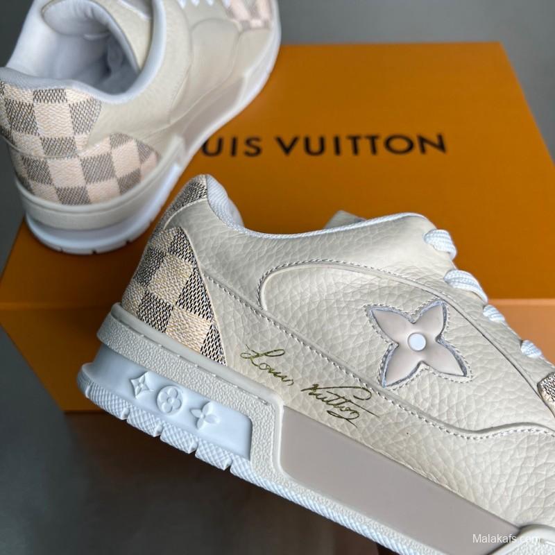 Louis Vuitton 2025 Spring/Summer Collection Luxury Sneakers with Signature Logo and Dual-Color TPU Outsole - YC