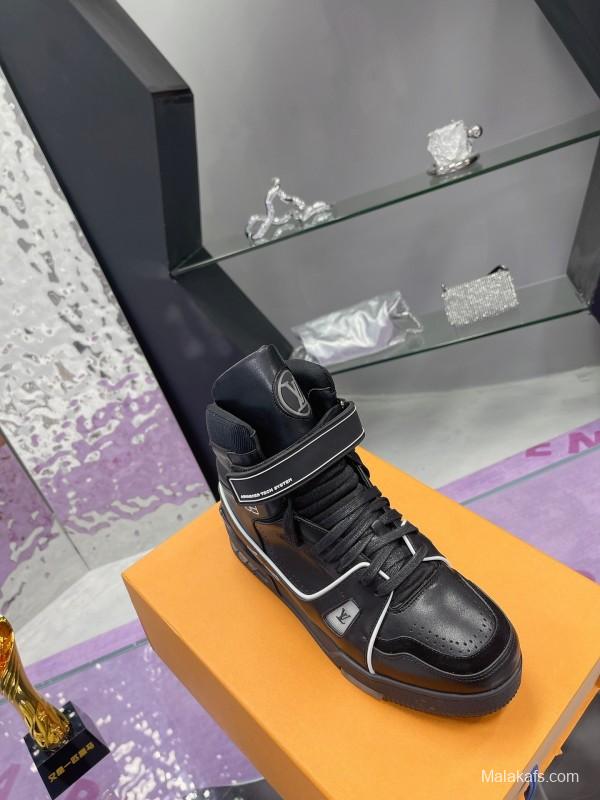 LV Trainer Maxi Sneakers with Multi-Color LED Charging Cable - AS00760