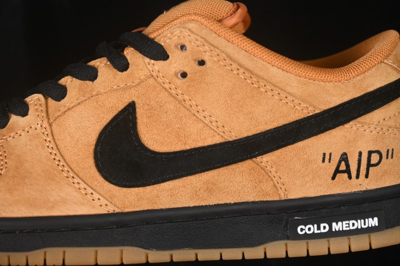 Nike SB Dunk Low Skateboarding Shoes with Cushioned Collar - BQ6817-204