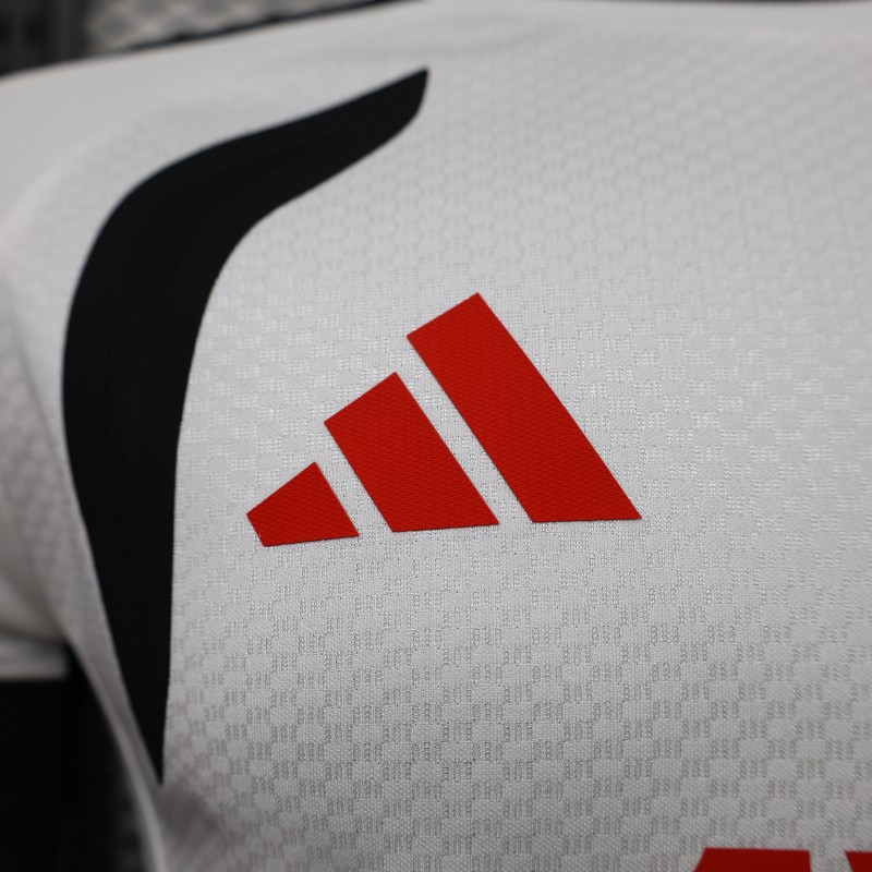 Player Version 26/27 Liverpool  White  Training Jersey