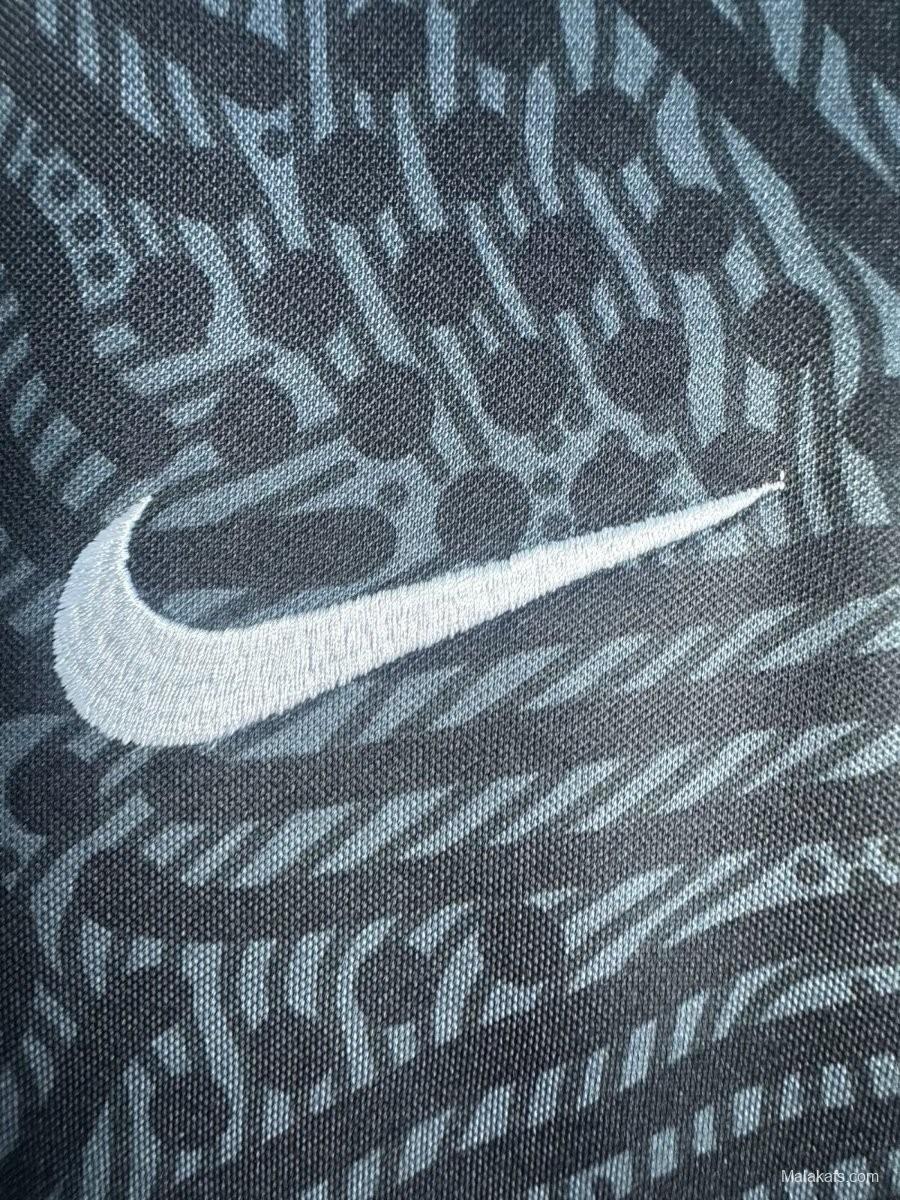 Retro 20/21 Liverpool Black Goalkeeper Jersey